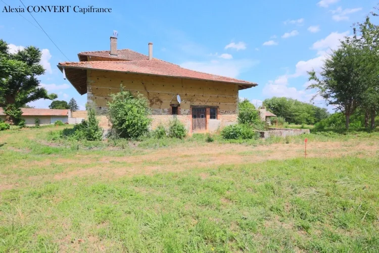 Dépendance 115m² avec 946m² de terrain proche centre village Foissiat — photo 4
