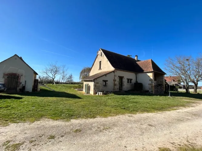 Grange rénovée sur 4 ha de terrain, avec hangar et étang — photo 2