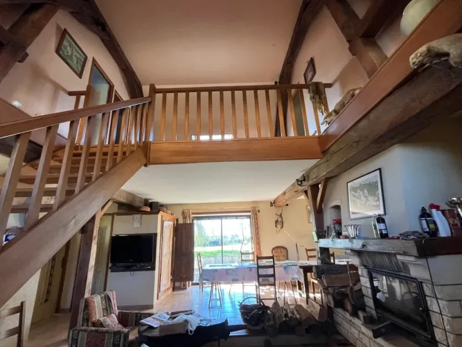 Grange rénovée sur 4 ha de terrain, avec hangar et étang — photo 4