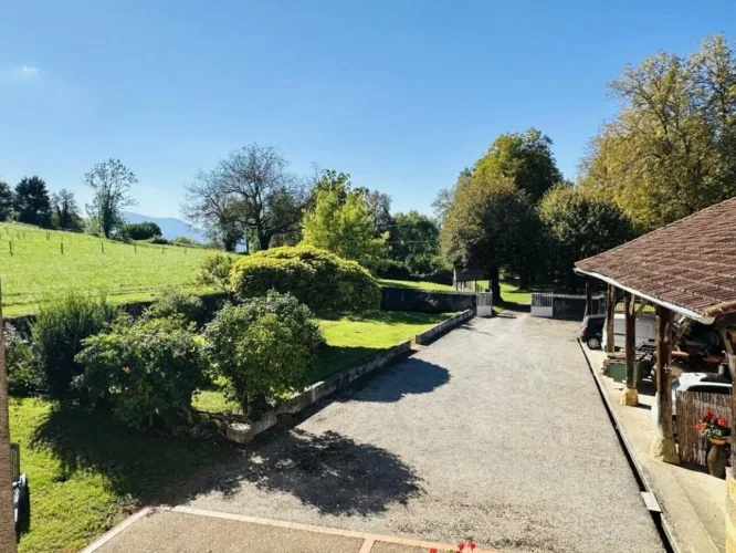 Propriété de 1772 avec dépendances et terres 09200 — photo 5