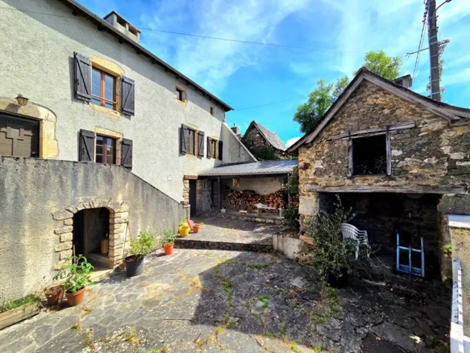 Ancien corps de ferme dans un hameau paisible avec un terrain de plus de 7 500m² — photo 2