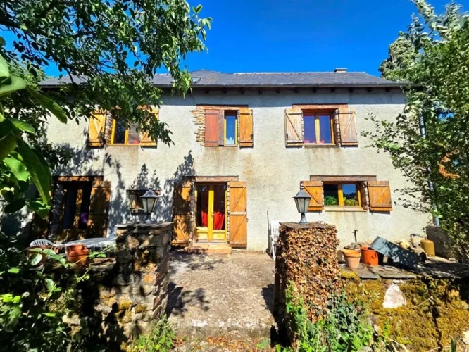 Ancien corps de ferme dans un hameau paisible avec un terrain de plus de 7 500m² — photo 3