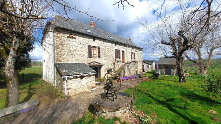 Charmante propriété avec 10 hectares de terrain à La Salvetat-Peyralès — photo 2