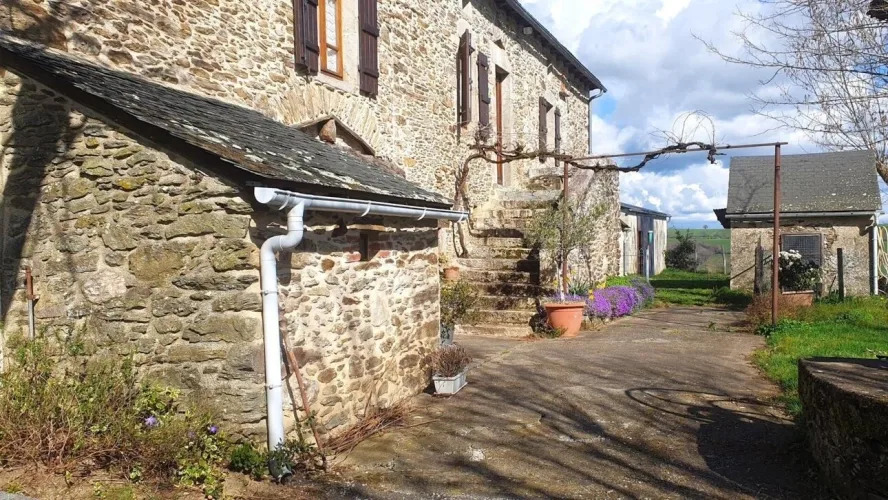 Charmante propriété avec 10 hectares de terrain à La Salvetat-Peyralès — photo 5