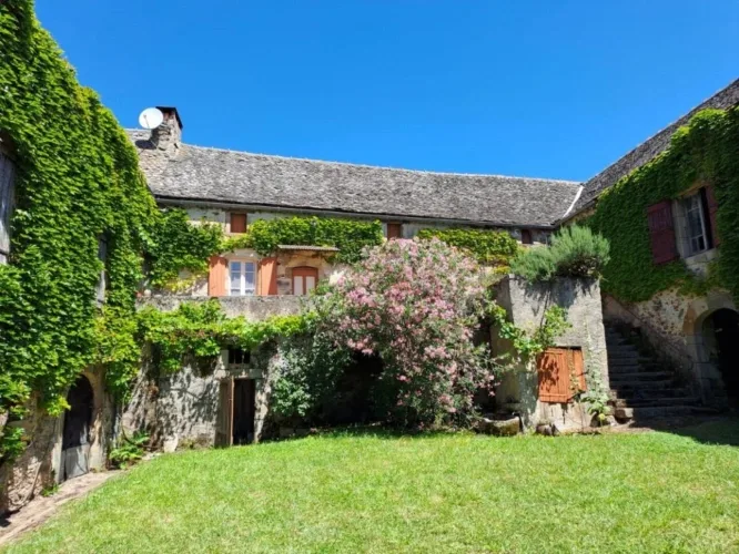 Corps de ferme en U à rénover - 500 m² et 2,4 ha - Proche de Najac, limite Tarn et Aveyron — photo 4
