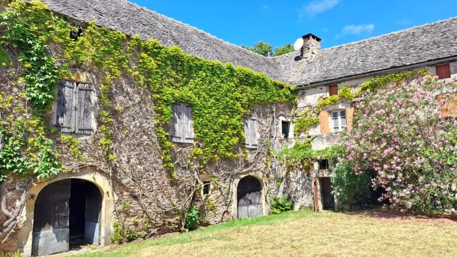 Corps de ferme en U à rénover - 500 m² et 2,4 ha - Proche de Najac, limite Tarn et Aveyron — photo 5