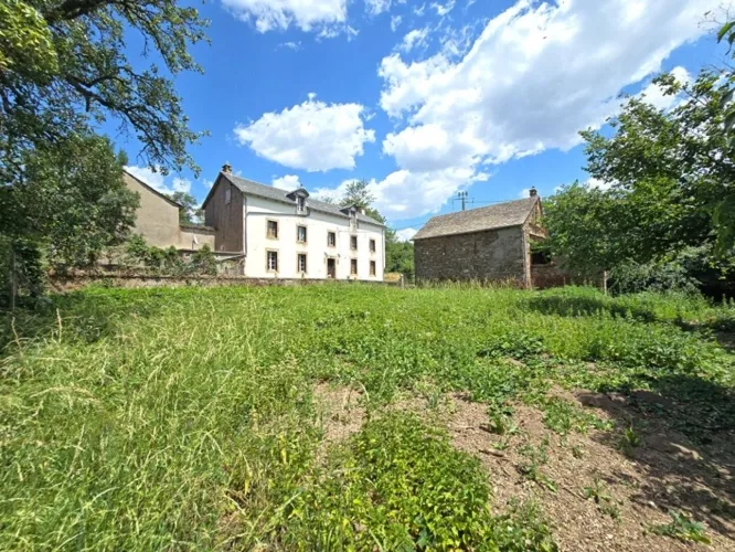 Corps de ferme avec maison, appartement et dépendances - Durenque