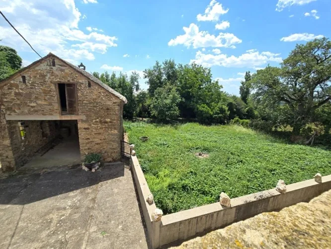 Corps de ferme avec maison, appartement et dépendances - Durenque — photo 3
