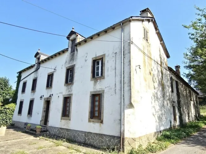 Corps de ferme avec maison, appartement et dépendances - Durenque — photo 4