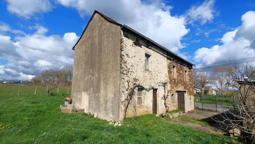 GRANGE A TRANSFORMER AVEC PRES DE 4 HA DE TERRAIN — photo 2