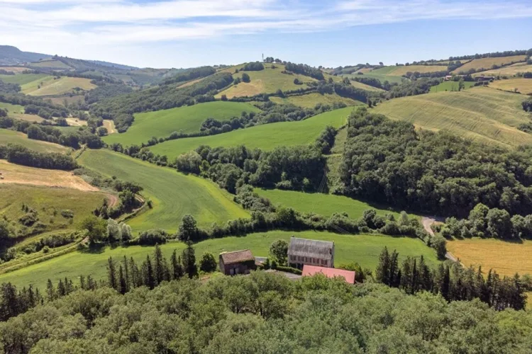 Private hamlet in Sud-Aveyron: A Domain, A Thousand Possibilities
