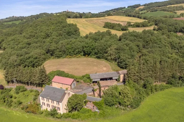 Hameau Privé en Sud-Aveyron : Un Domaine, Mille Possibilités — photo 2