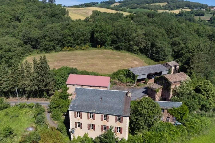 Hameau Privé en Sud-Aveyron : Un Domaine, Mille Possibilités — photo 3