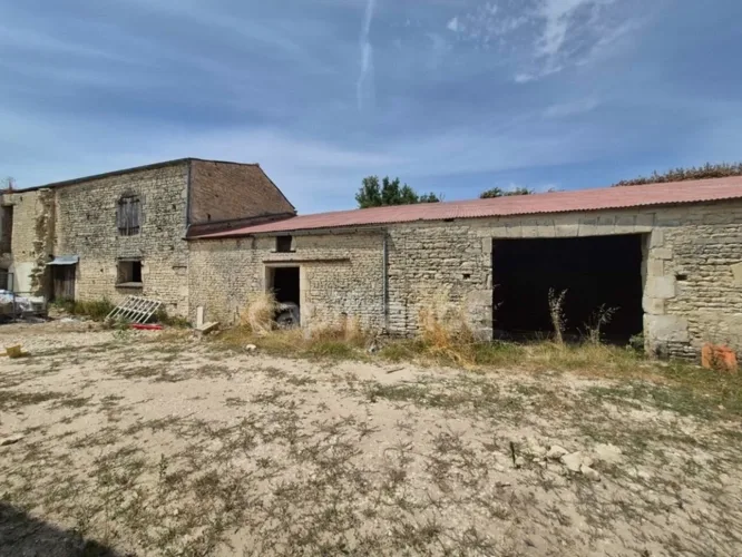 Grange à rénover PUYRAVAULT — photo 2