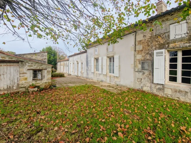 Propriete à vendre 9 pièces proche de LUSSANT (17) — photo 2