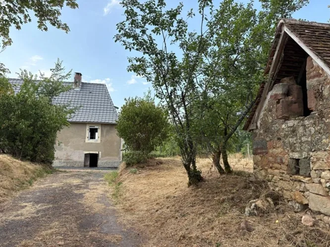 Authentique propriété en pierre offrant un remarquable potentiel d'aménagement — photo 5