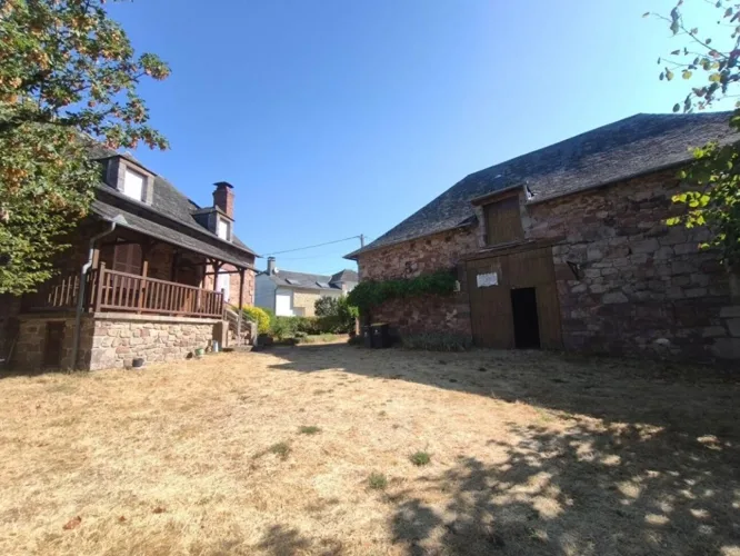 Maison  5 pièces avec grange et piscine