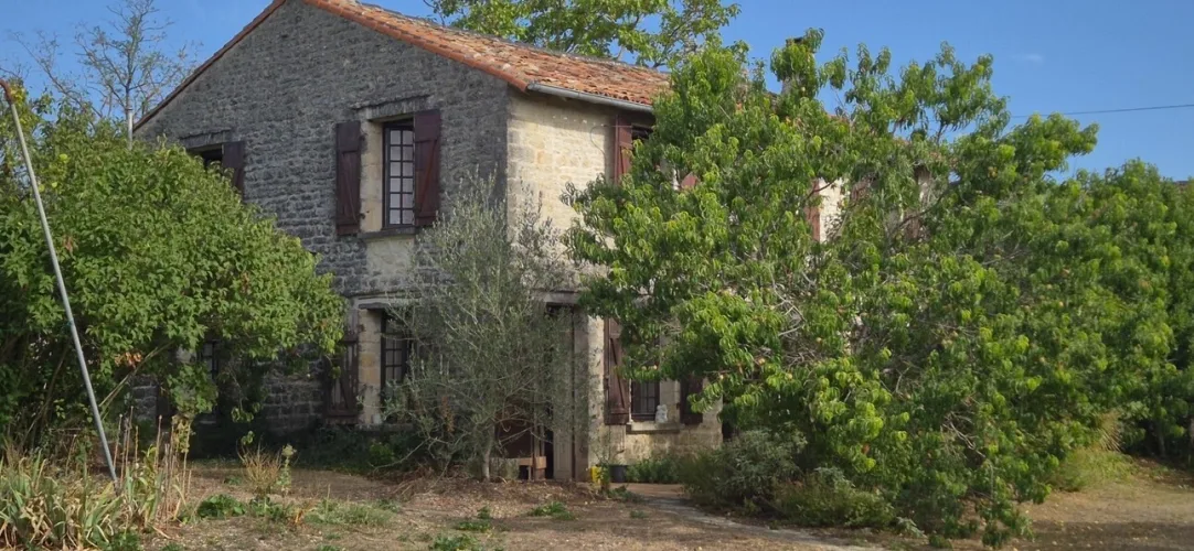 Corps de Ferme de 340 m2, avec plusieurs maisons indépendantes et 200 m2 de dépendances — photo 2