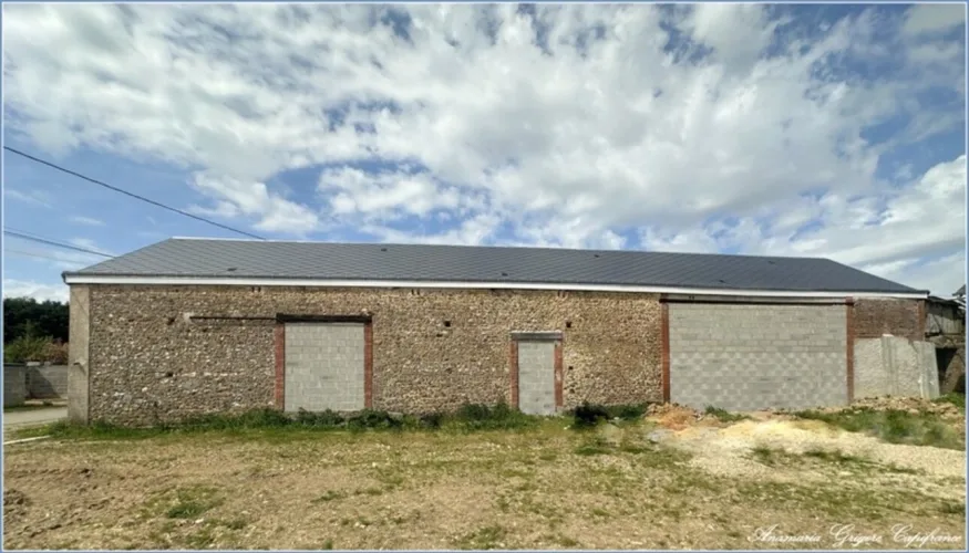SAINT ARNOULT DES BOIS (28) Grange de 220 m² — photo 3