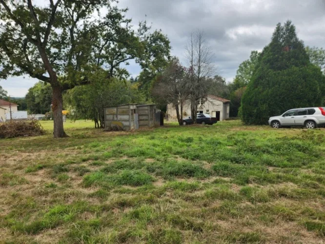 Etagnac - Maison à rénover, terrain à bâtir et terrain à vendre — photo 3