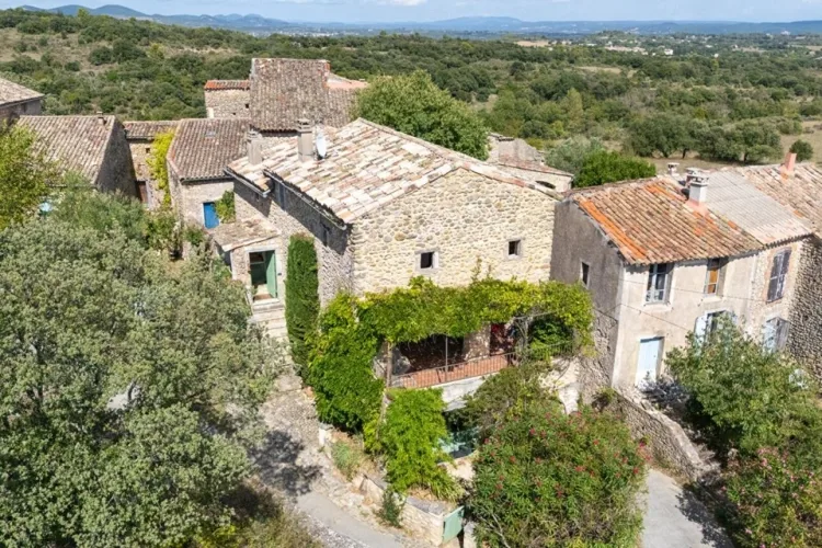 Maison en Pierre avec Appartement,  Terrasses & Vue Dégagée