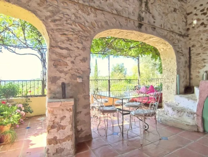 Maison en Pierre avec Appartement, Terrasses & Vue Dégagée — photo 2