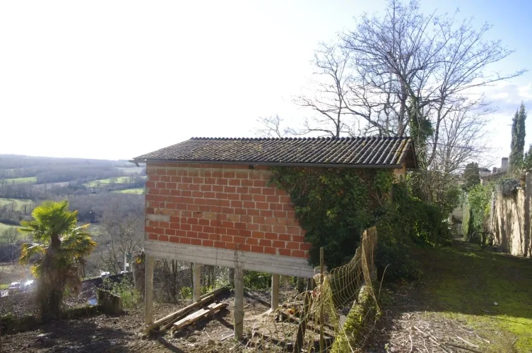 Grange en cours de transformation à vendre 1 pièces à MONTESQUIOU (32) 42.50 m² sur terrain de 400 m² environ