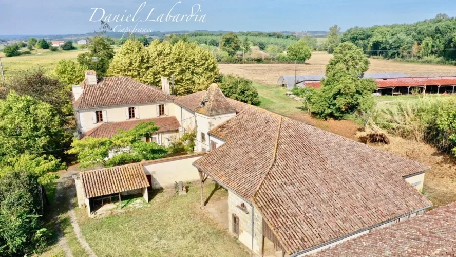 Corps de ferme surface habitable 300m2 - 6 chambres - dépendances — photo 3