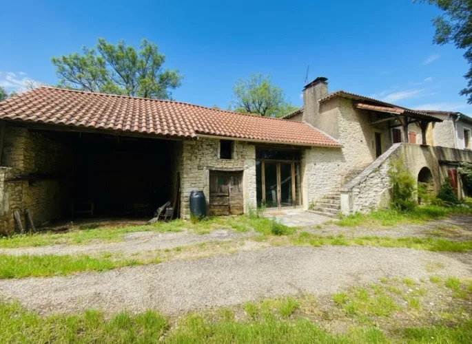 Ancien corps de ferme en pierre