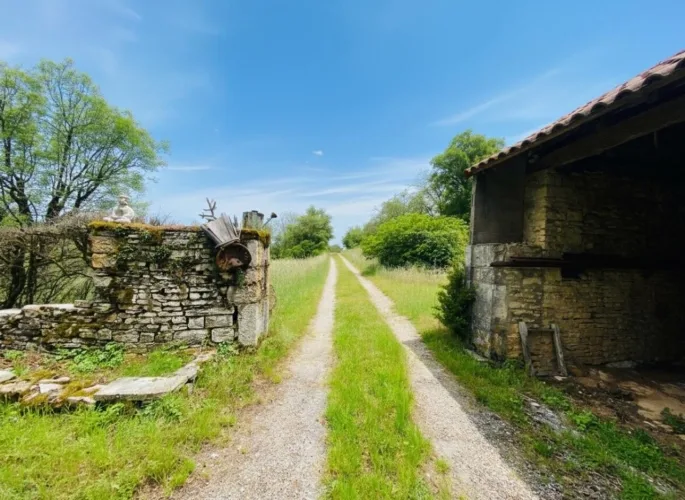 Ancien corps de ferme en pierre — photo 4