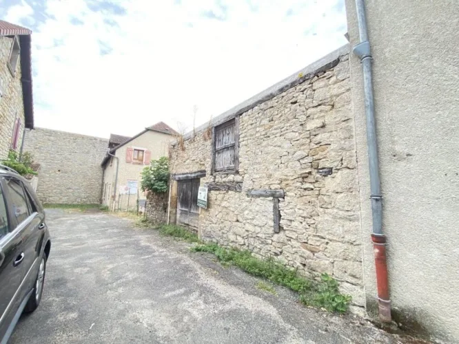 Bâti à restaurer au coeur de Bretanoux — photo 3