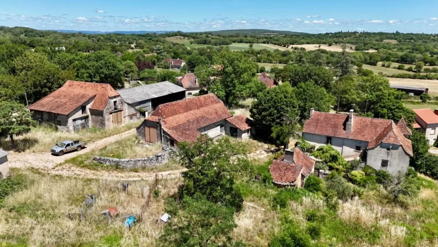 Farmhouse 130m² living space - 6 buildings in Lot