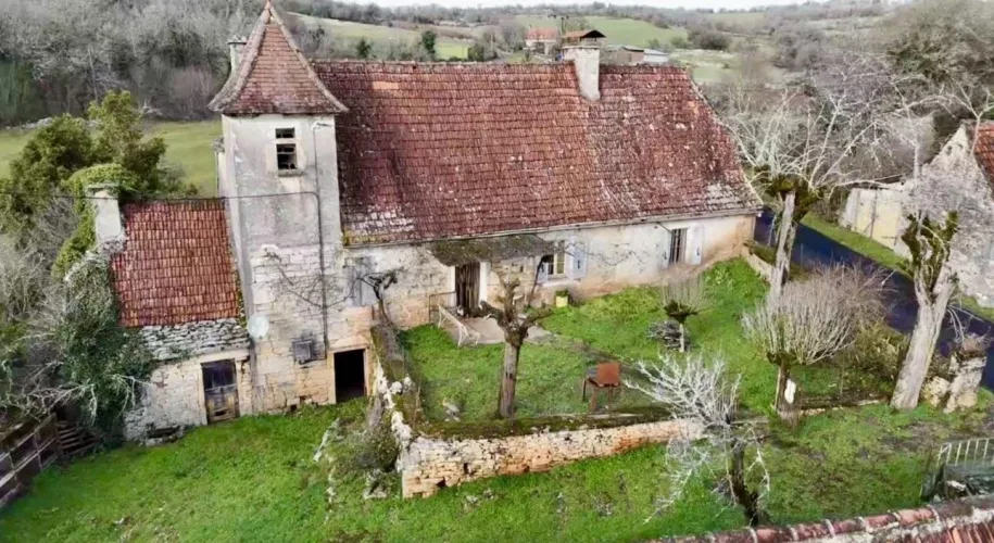 Corps de ferme 7 bâtiments - 5.8ha de terrain - à rénover — photo 2
