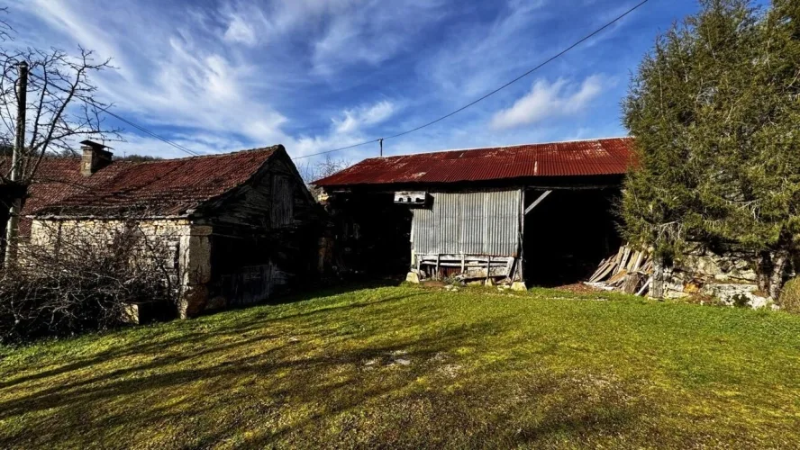 Corps de ferme 7 bâtiments - 5.8ha de terrain - à rénover — photo 4