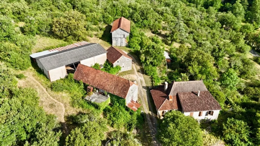 Corps de ferme 7 bâtiments sur 8 ha — photo 2