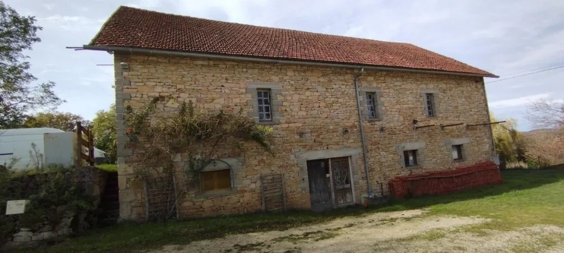 GRANGE EN PIERRE DE 360 M² À RÉNOVER ! — photo 2