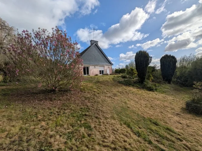 Kernascleden propriété composée d'une maison à usage d'habitation de 6 pièces 178 m² envion un hangar de 161m² envion, une ancienne lapinière de 700m² envion le — photo 3