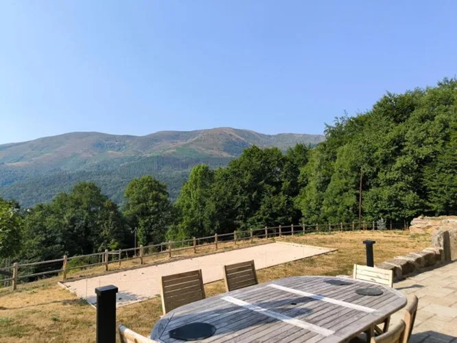 Corps de ferme de montagne  , superbement rénové  , dépendances  3.2 HA — photo 3