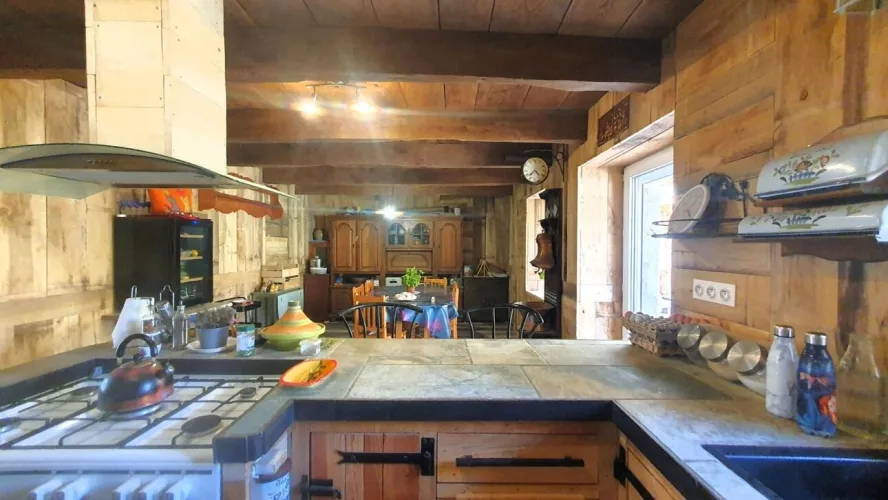 ANCIEN CORPS DE FERME RÉNOVÉ  AU CALME AVEC 1,7 HECTARE — photo 4