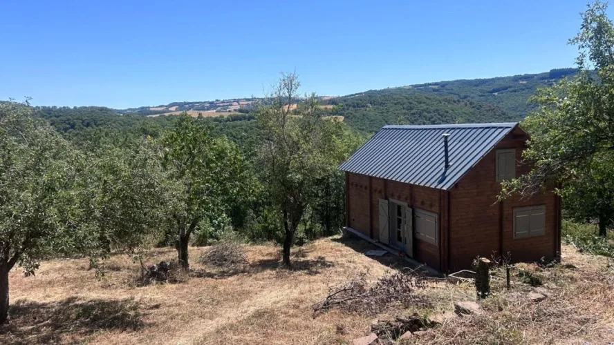 Chalet bois récent (2023) aux normes RT 2012  Calme absolu sur les hauteurs de Brousse-le-Château