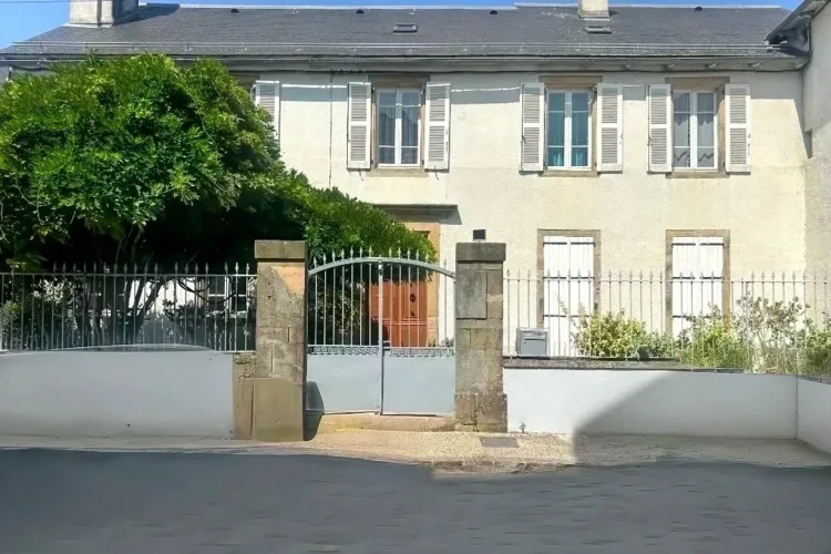 Demeure Historique du XIVe , Potentiel Accueil  ou vaste maison familiale Vallées du Viaur et du Tarn