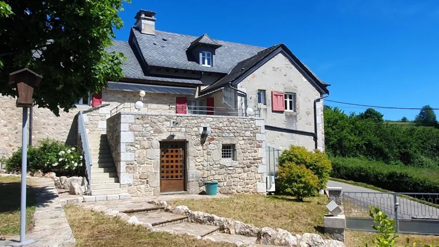 LUNAC  Propriété de caractère en pierre rénovée .220 m² habitables  Dépendances  Spa Terrain 1 805 m² — photo 3