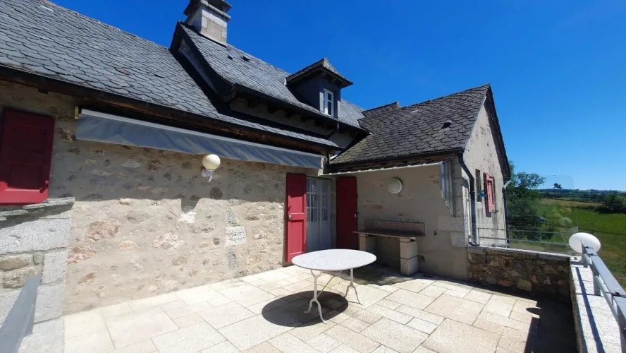 LUNAC  Propriété de caractère en pierre rénovée .220 m² habitables  Dépendances  Spa Terrain 1 805 m² — photo 4
