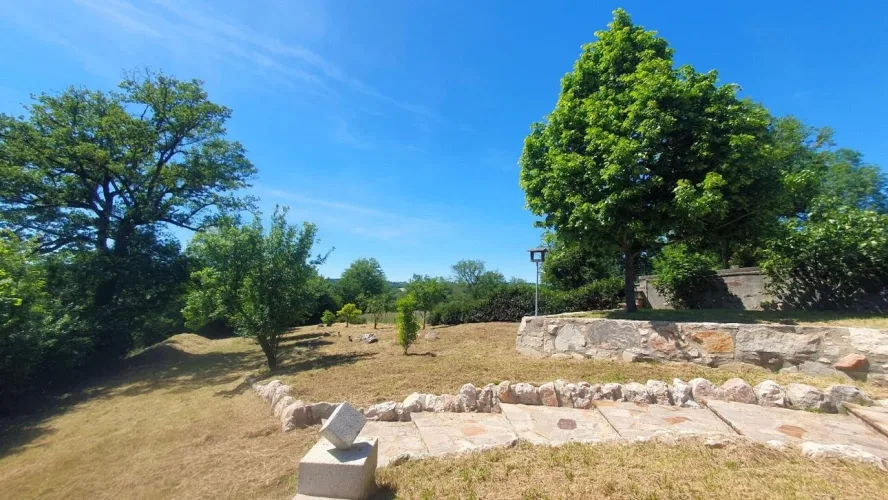 LUNAC  Propriété de caractère en pierre rénovée .220 m² habitables  Dépendances  Spa Terrain 1 805 m² — photo 5