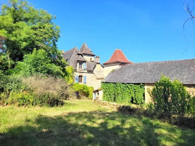 Maison de caractère de 200 m² avec dépendances et terrain de 6 800 m²
