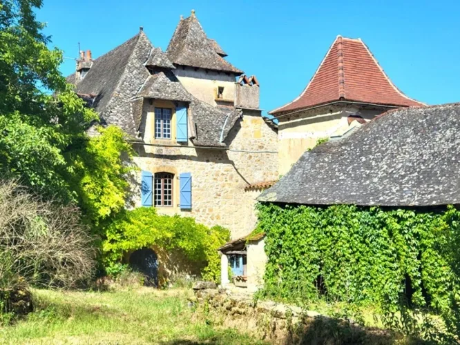 Maison de caractère de 200 m² avec dépendances et terrain de 6 800 m² — photo 2