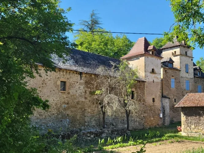 Maison de caractère de 200 m² avec dépendances et terrain de 6 800 m² — photo 3