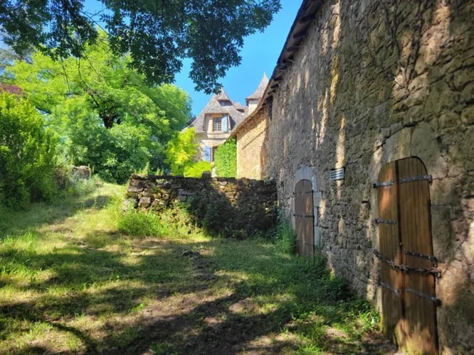 Maison de caractère de 200 m² avec dépendances et terrain de 6 800 m² — photo 5