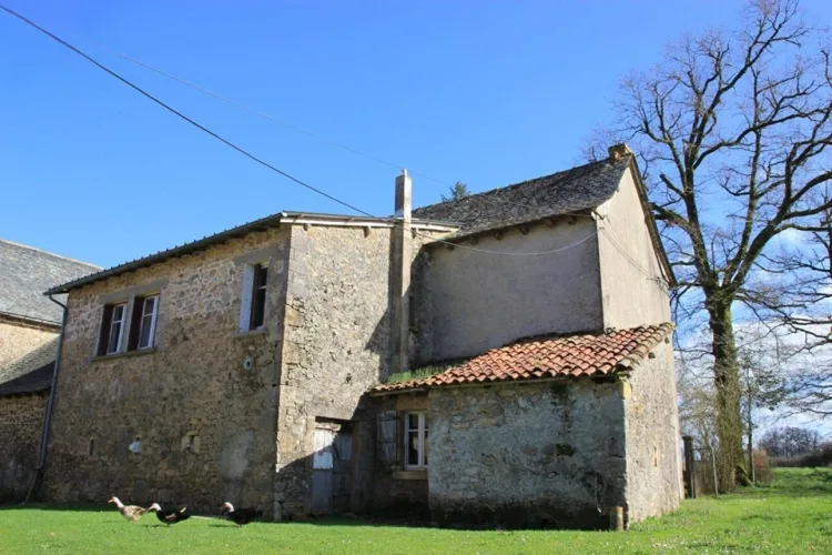 MONTBAZENS - Authentique corps de ferme en pierres, superbe grange et dépendances — photo 3