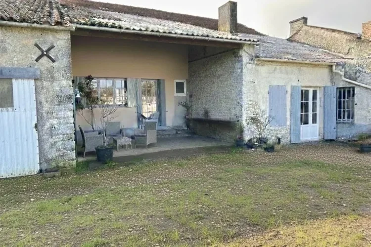 Ancienne ferme avec dépendances sur plus de 9 000 m² de terrain — photo 4